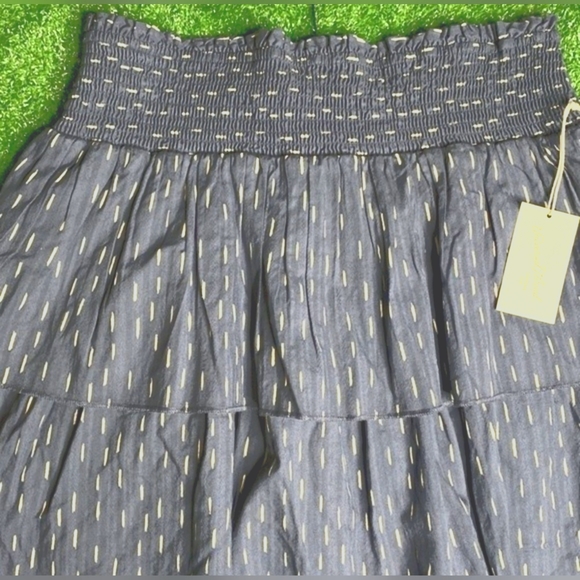 XL tiered mini skirt - Picture 1 of 3